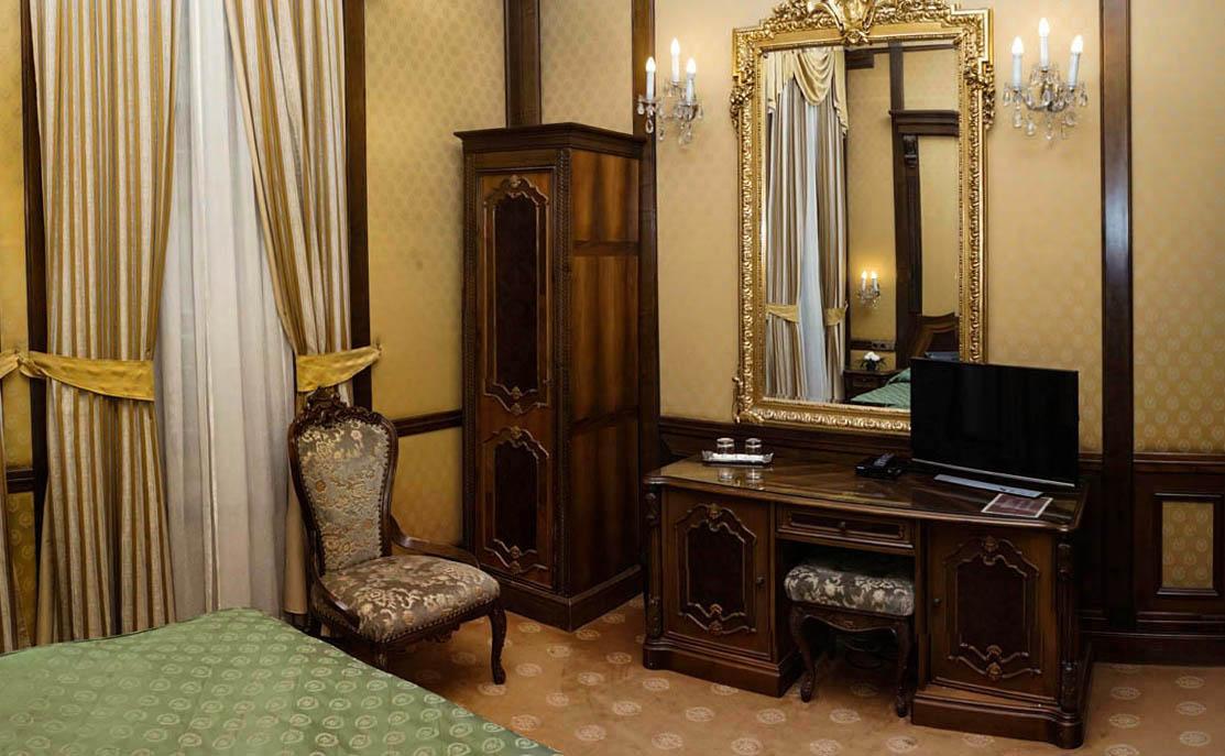 Hotel Casa Capsa Bucarest Esterno foto
