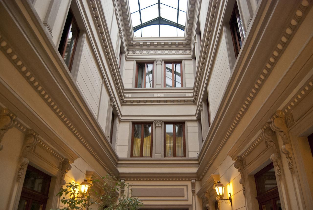 Hotel Casa Capsa Bucarest Esterno foto